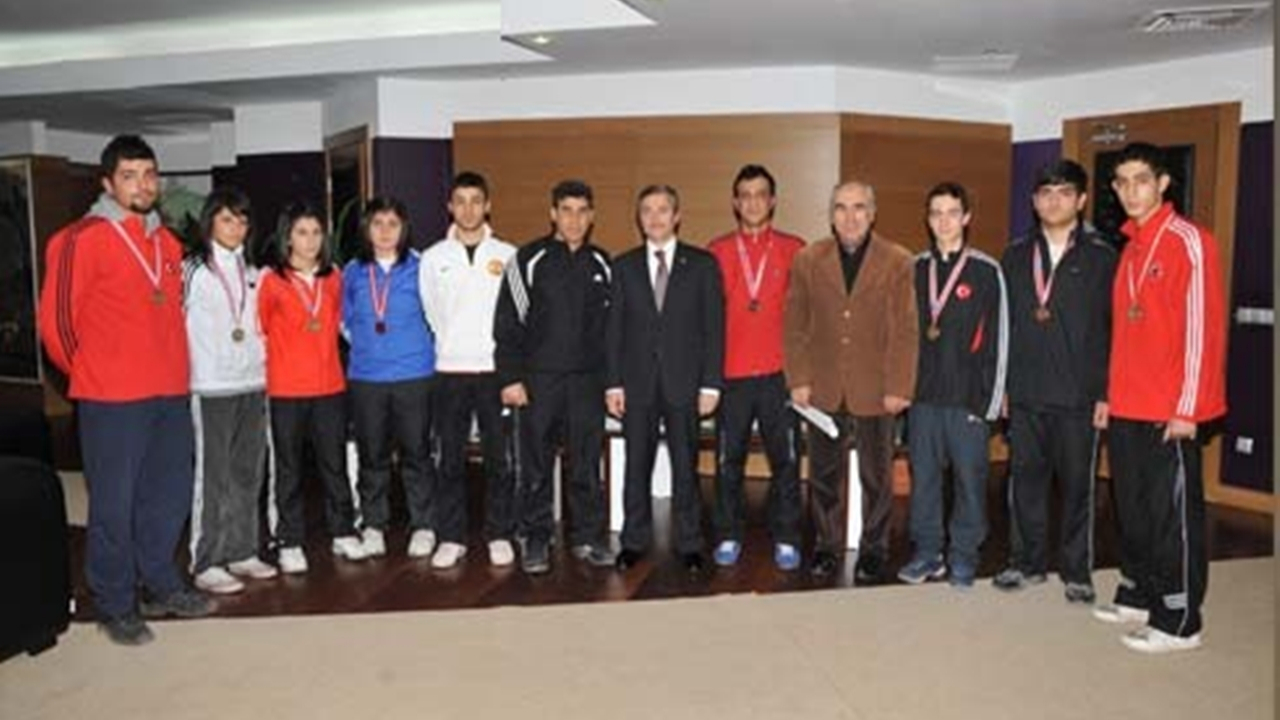 Gaziantep'te Mehmet Tahmazoğlu, şampiyonları ağırladı
