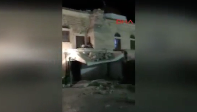 Kos Adası'nda tarihi caminin minaresi yıkıldı!