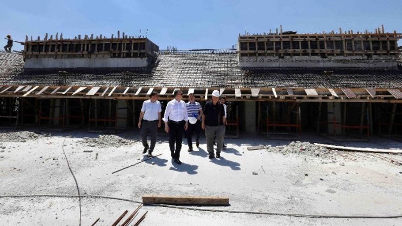 Kocaeli'de Başkan Tahir Büyükakın spor tesisini yerinde inceledi