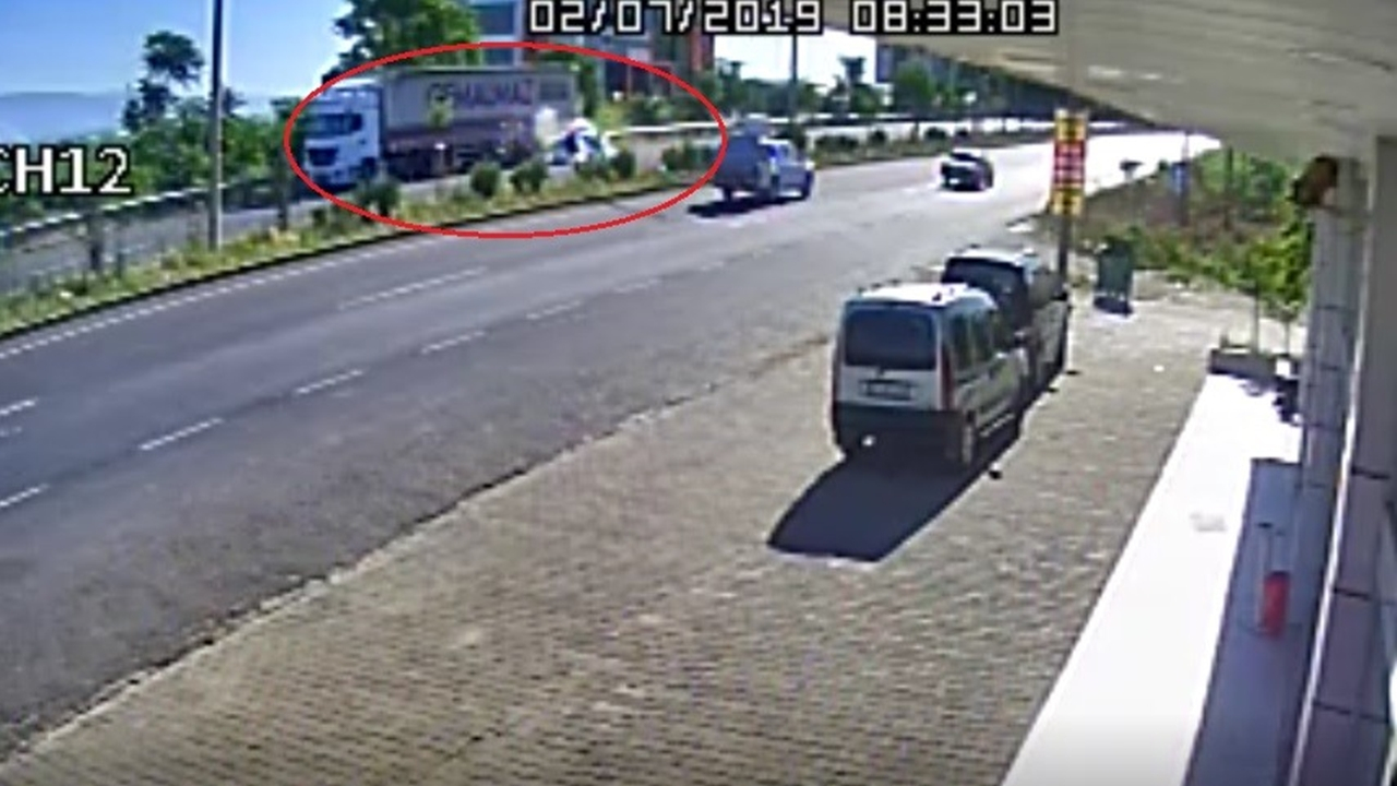 Manisa'daki korkunç kaza kamerada...