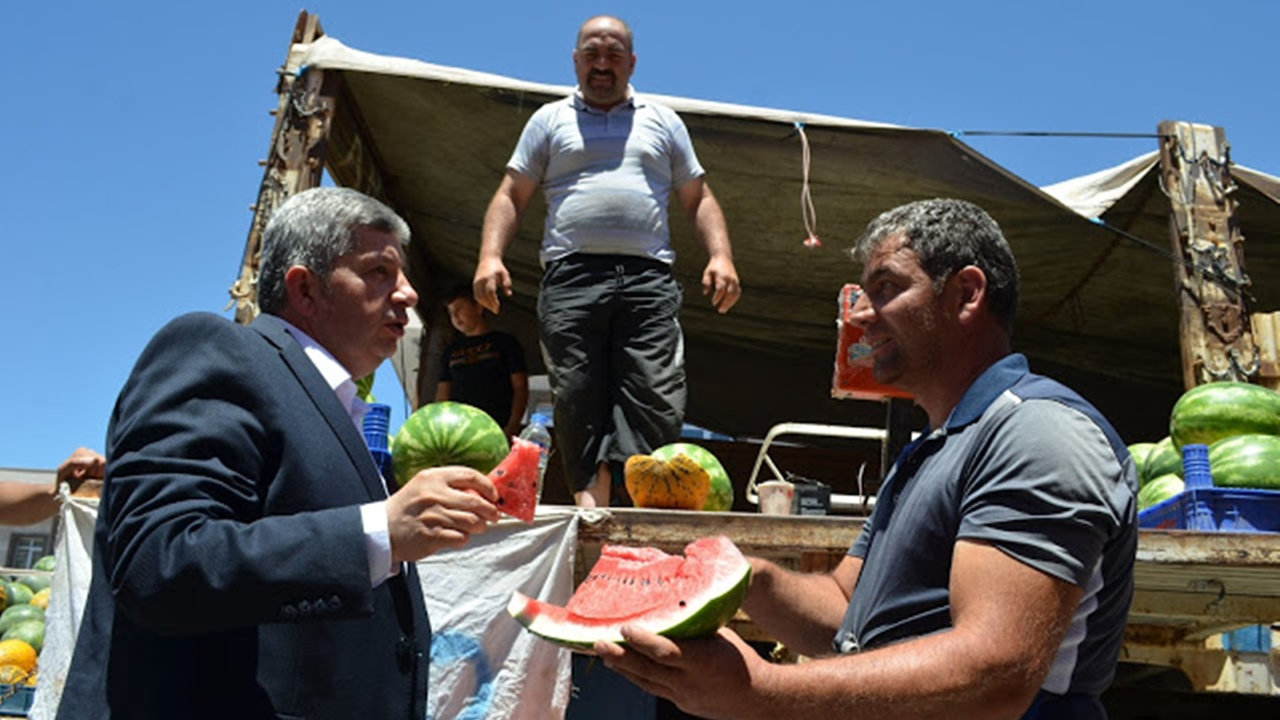 Kayseri'de Başkan Özkan Altun, salı pazarını ziyaret etti
