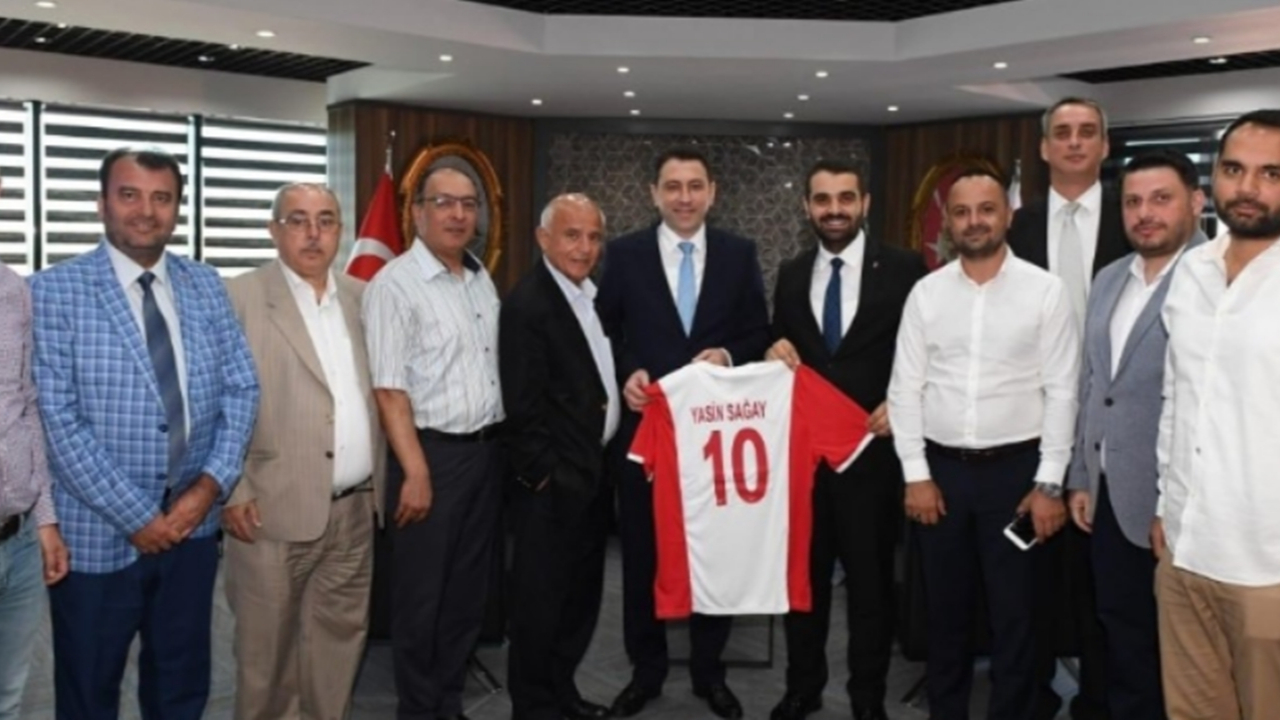 Balıkesir'de Başkan Yücel Yılmaz’a 10 numaralı forma