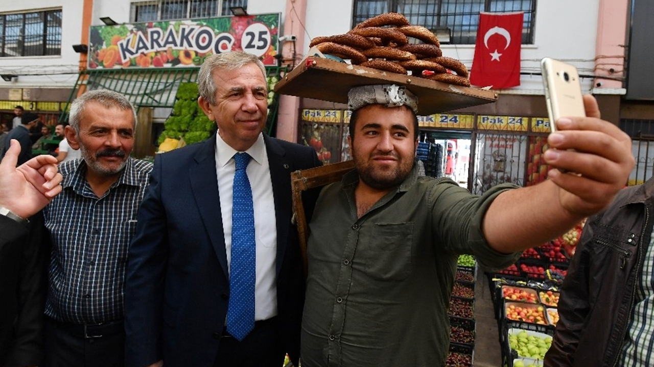 Ankara'da Başkan Mansur Yavaş’tan hal esnafına ziyaret