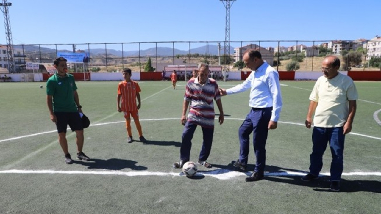 Manisa'da turnuvanın açılışını Çetin Akın yaptı