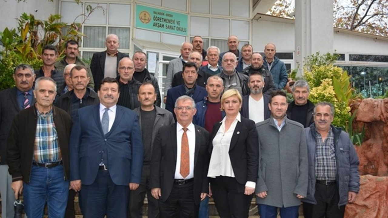 Balıkesir'de Kaymakam Ekrem Çalık, muhtarlarla toplantı yaptı