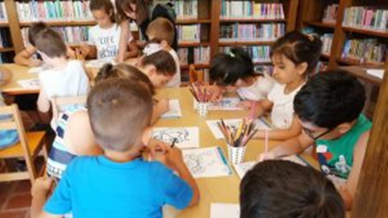 Bursa'da Başkan Turgay Erdem çocuklara kitap okudu