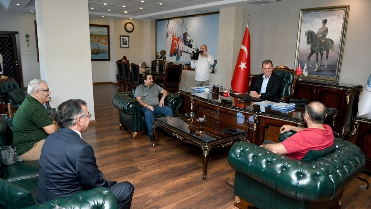 Mersin'de Vahap Seçer: "Yoksul çocuklara süt dağıtacağız"