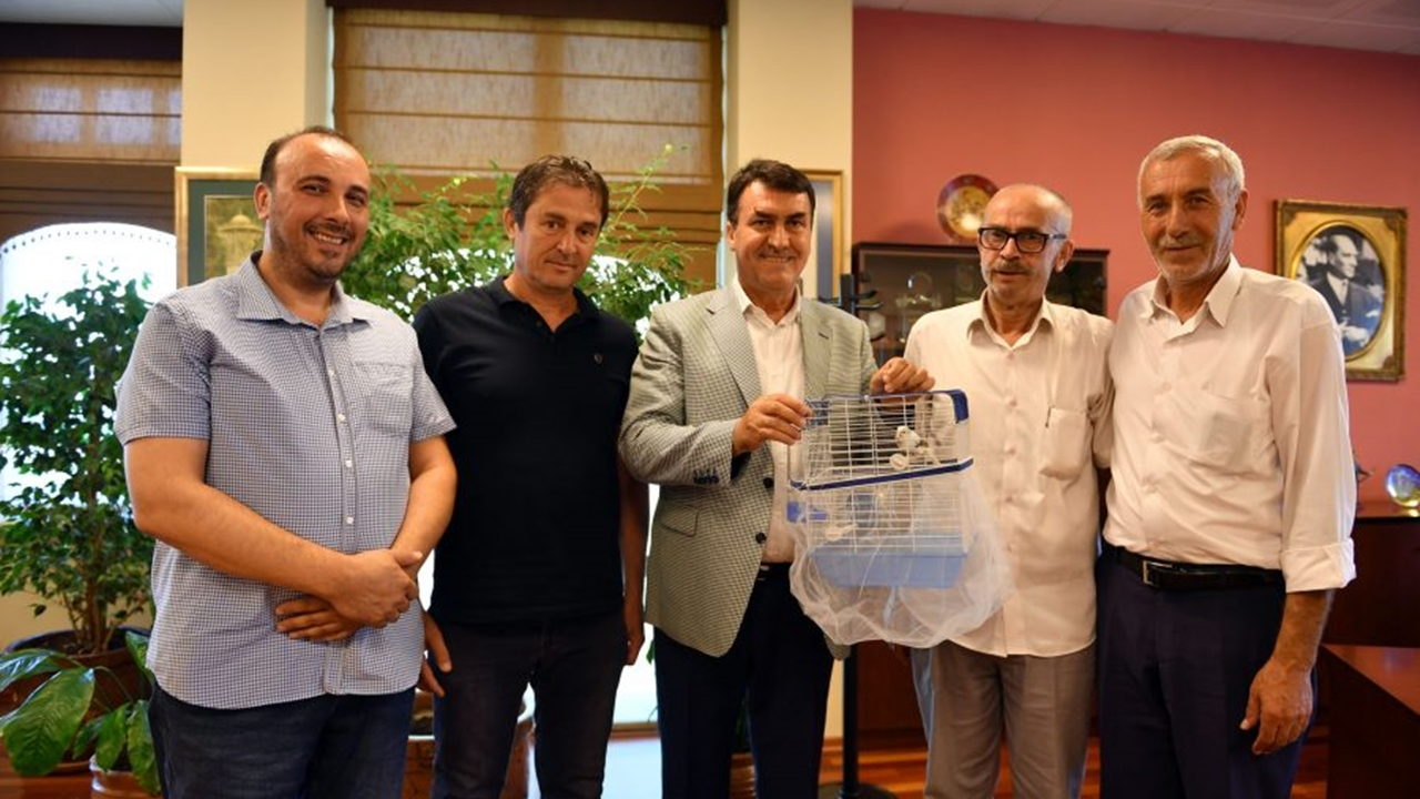 Bursa'da Başkan Mustafa Dündar’a kanaryalı ziyaret