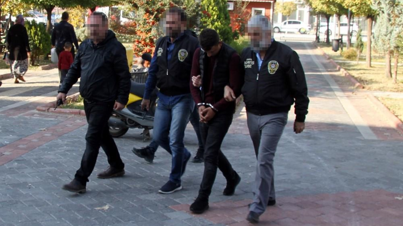 Isparta'da FETÖ ve PKK baskını: 3 tutuklama