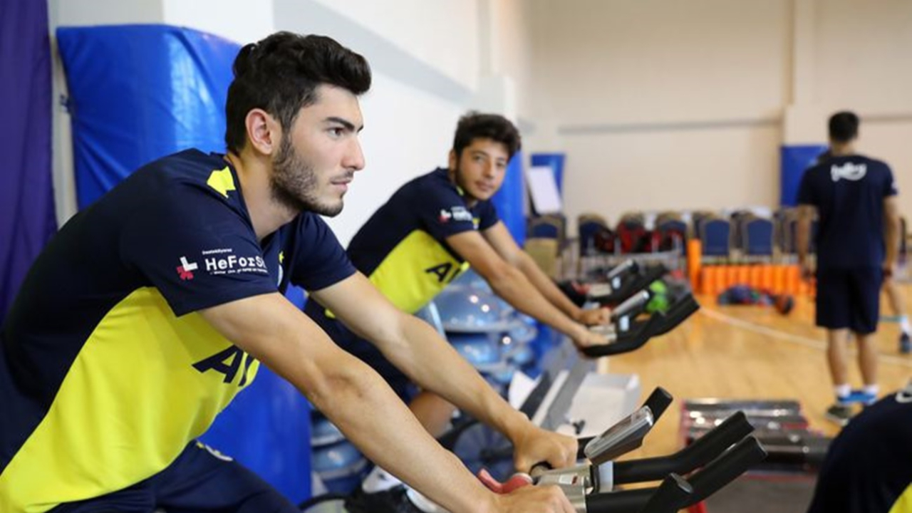 Fenerbahçe idmanında gençler göz dolduruyor!