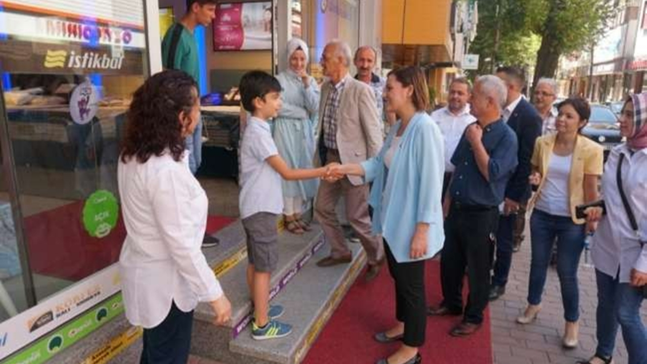 Kocaeli'de Başkan Fatma Kaplan Hürriyet, esnafla bir araya geldi