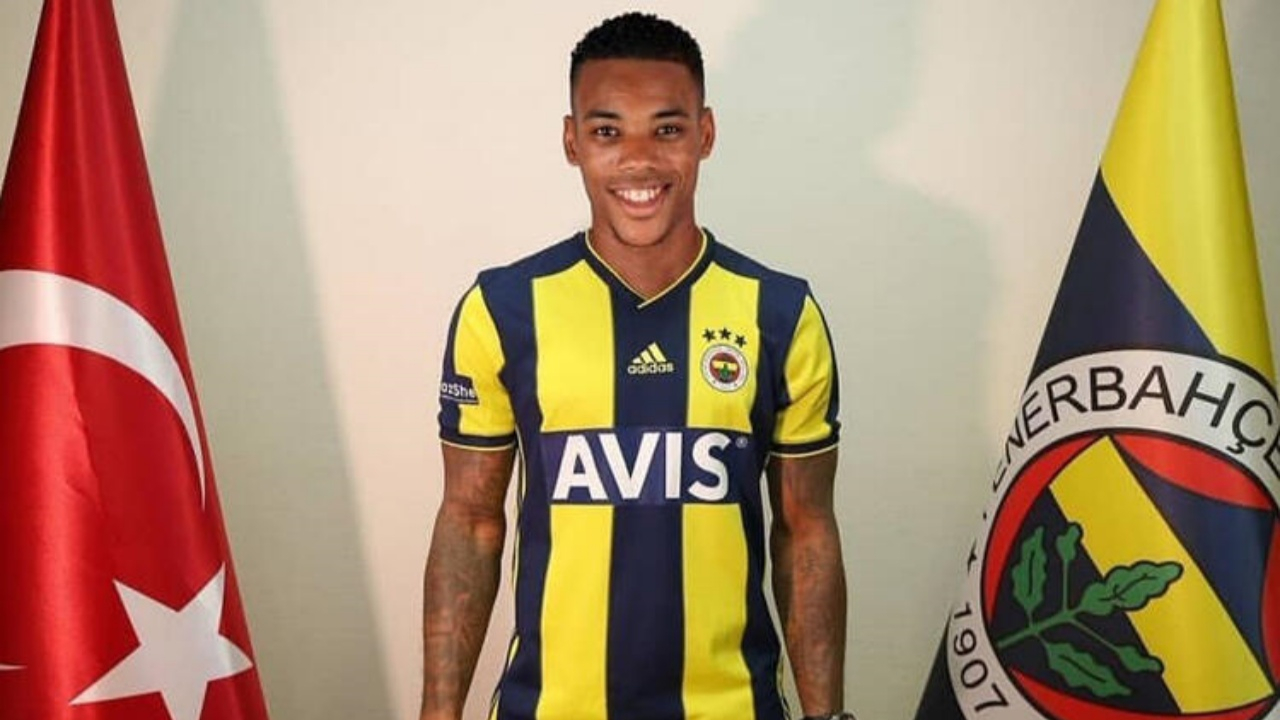 Rodrigues'e Fenerbahçe formasını giydirdiler!