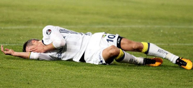 Van Persie hastanede 10 dakikada bir aynı soruyu sordu