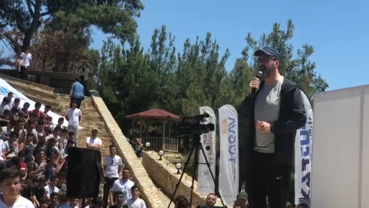 Bakan Kasapoğlu gençlik kampında!