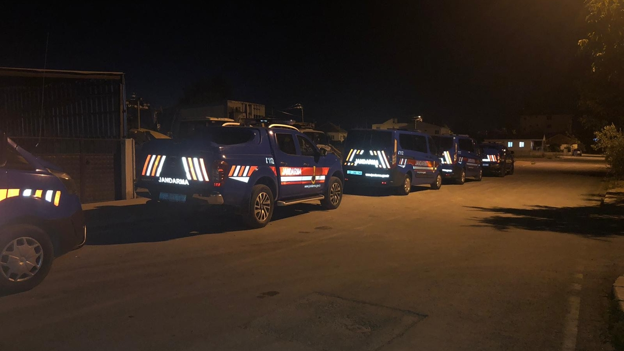 Linç etmek istediler, eşyalarını yaktılar...