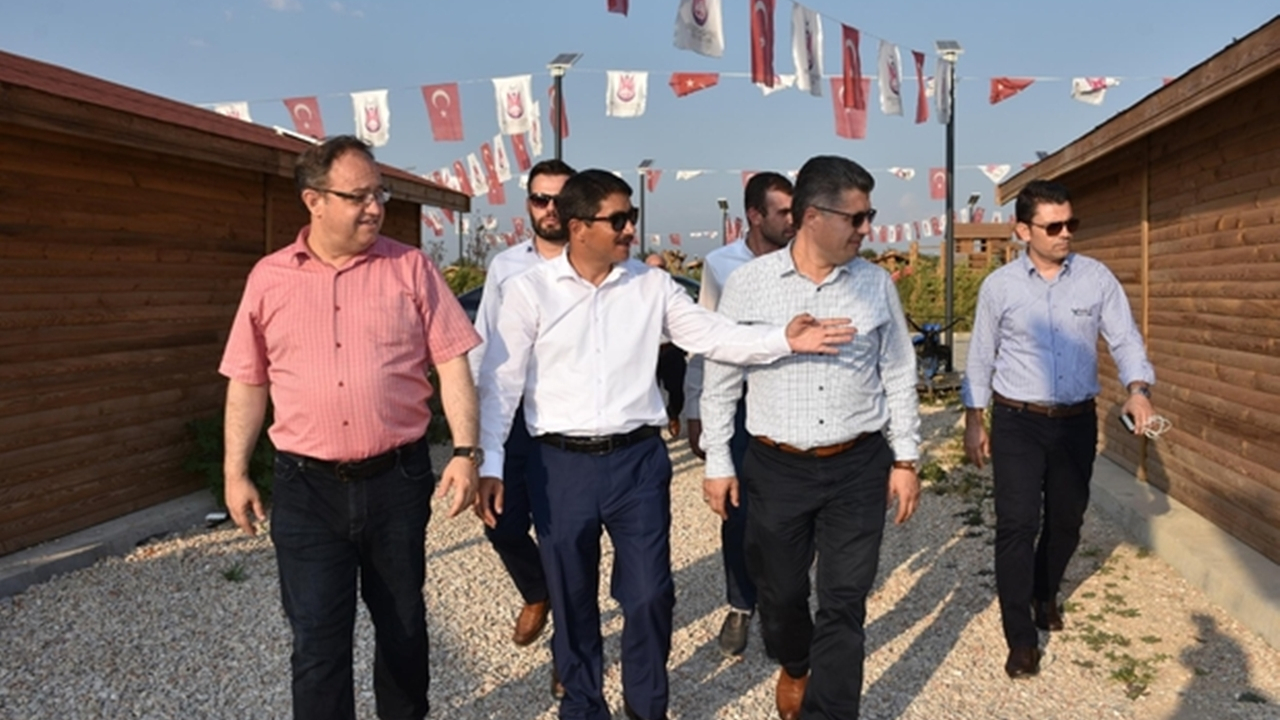 Manisa'da Başkan Ömer Faruk Çelik hobi bahçelerini inceledi