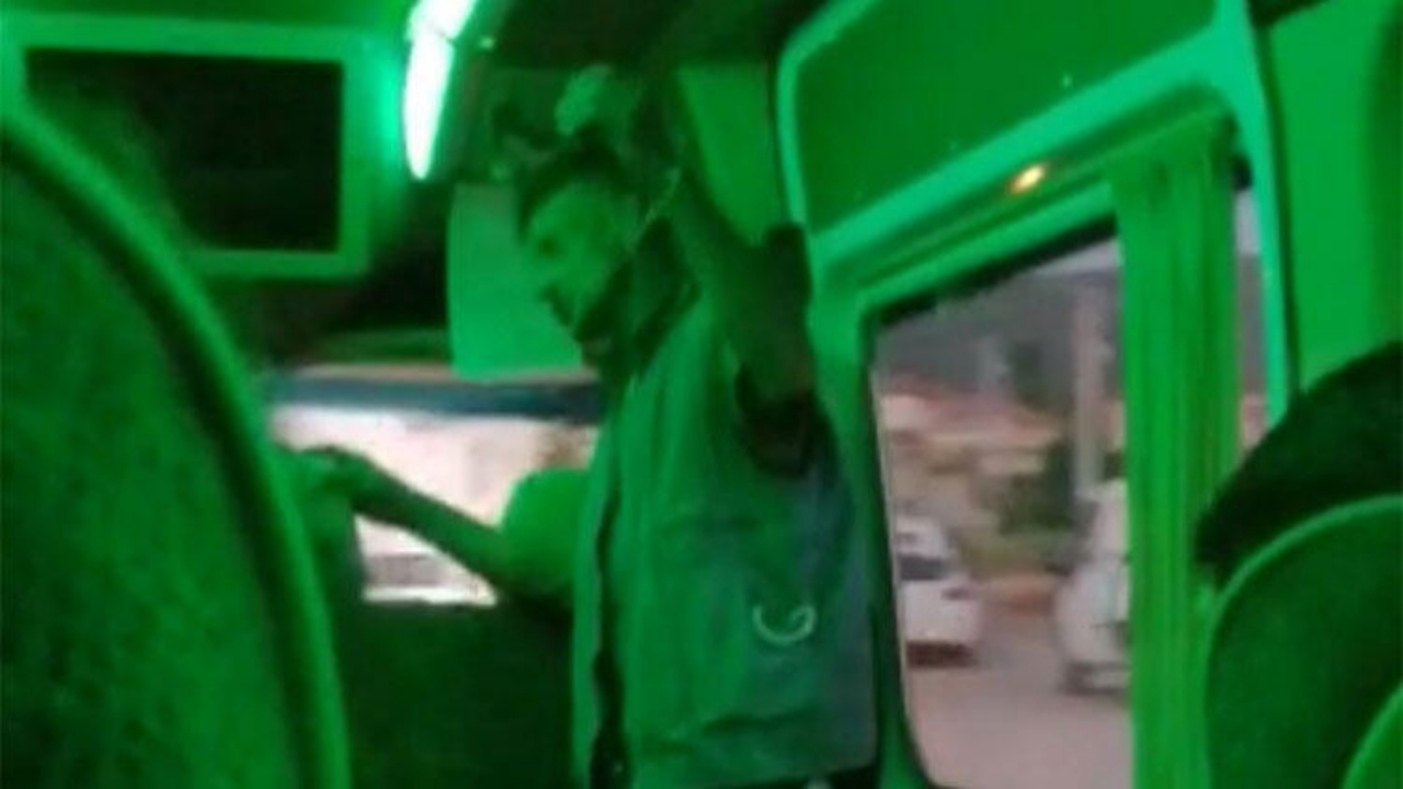 15 yaşındaki kızı taciz edip bıçağıyla tehdit etti