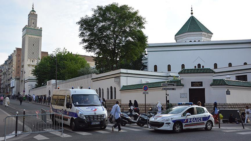Fransa daha fazla cami ve mescid kapatmaya hazırlanıyor