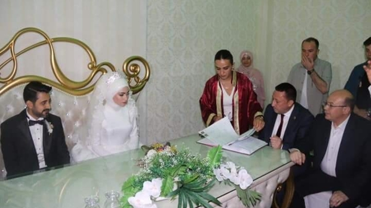 Diyarbakır'da Başkan Hüseyin Beyoğlu nikah şahitliği yaptı
