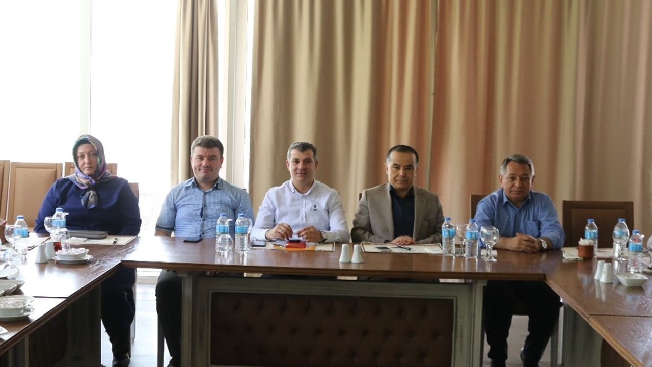 Aksaray'da AK Partililer istişare toplantısında buluştu