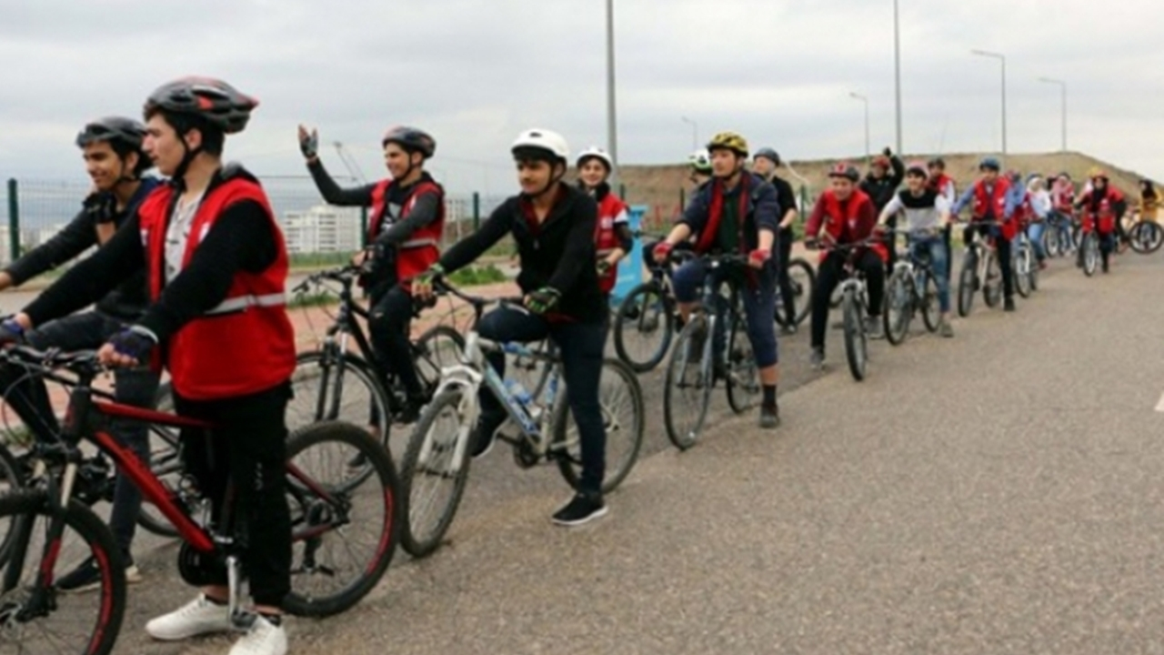 Düzce'de Başkan Okan Yanmaz pedal çevirdi