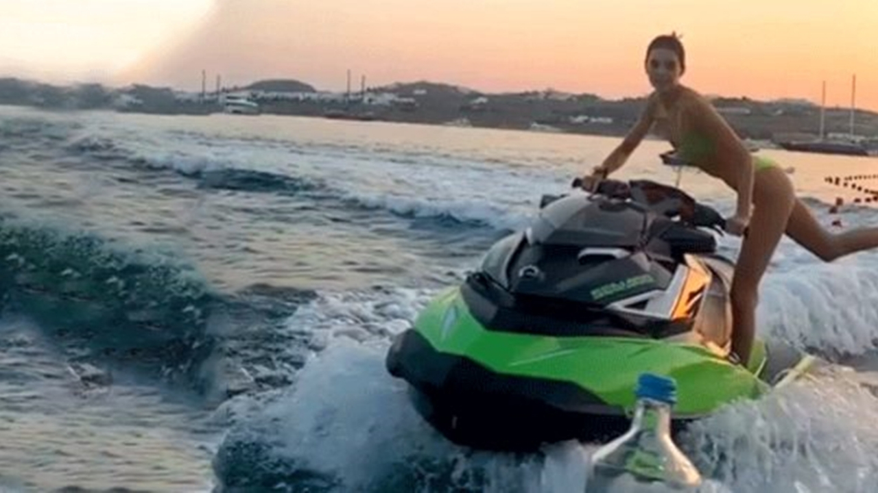 Kendall Jenner'da Bottle Cap Challenge'a katıldı!