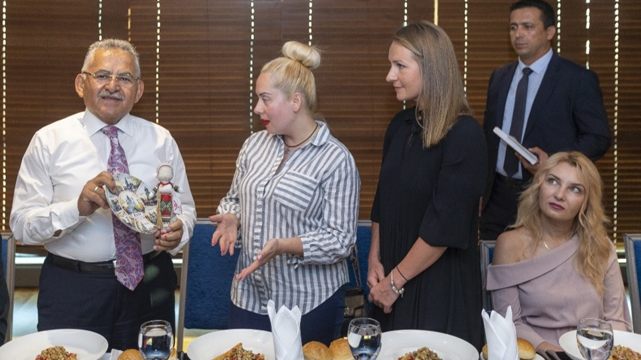 Kayseri'de Başkan Memduh Büyükkılıç, Ukraynalı turizmcilerle bir araya geldi