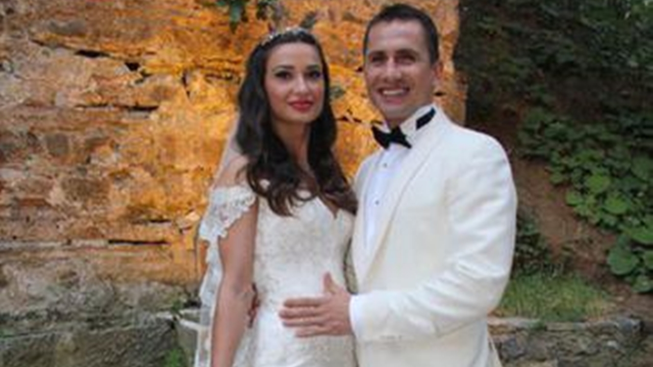 Emre Aşık ve Yağmur Sarnıç canlı yayında birbirine girdi!