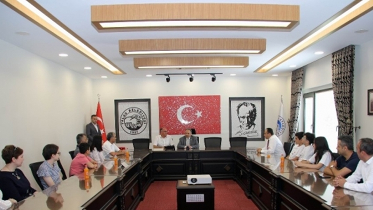 Kayseri'de Başkan Mustafa Yalçın’dan başarılı öğrencilere ödül