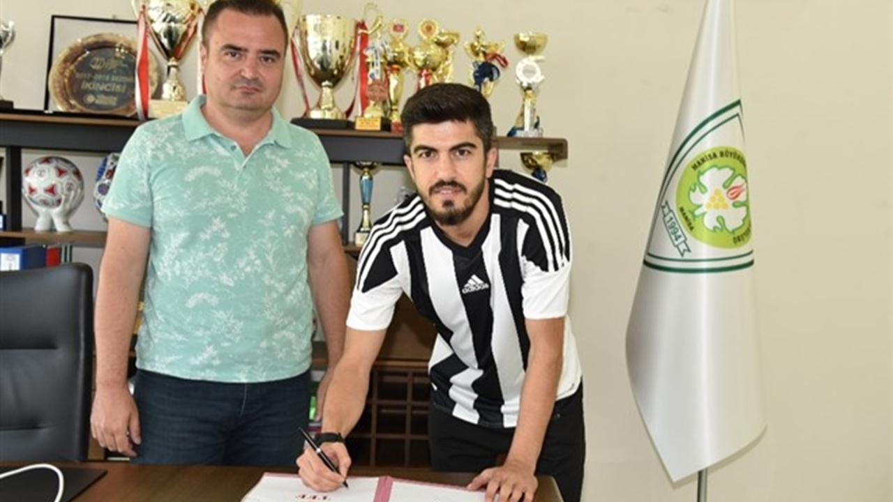Manisa'da Serdar Deliktaş imzaladı