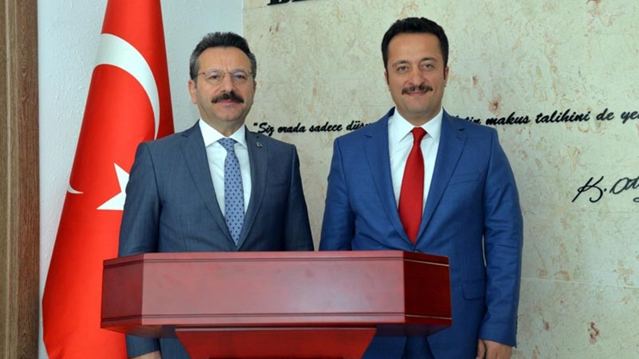Bilecik'te Vali Hüseyin Aksoy, Vali Şentürk ile bir araya geldi