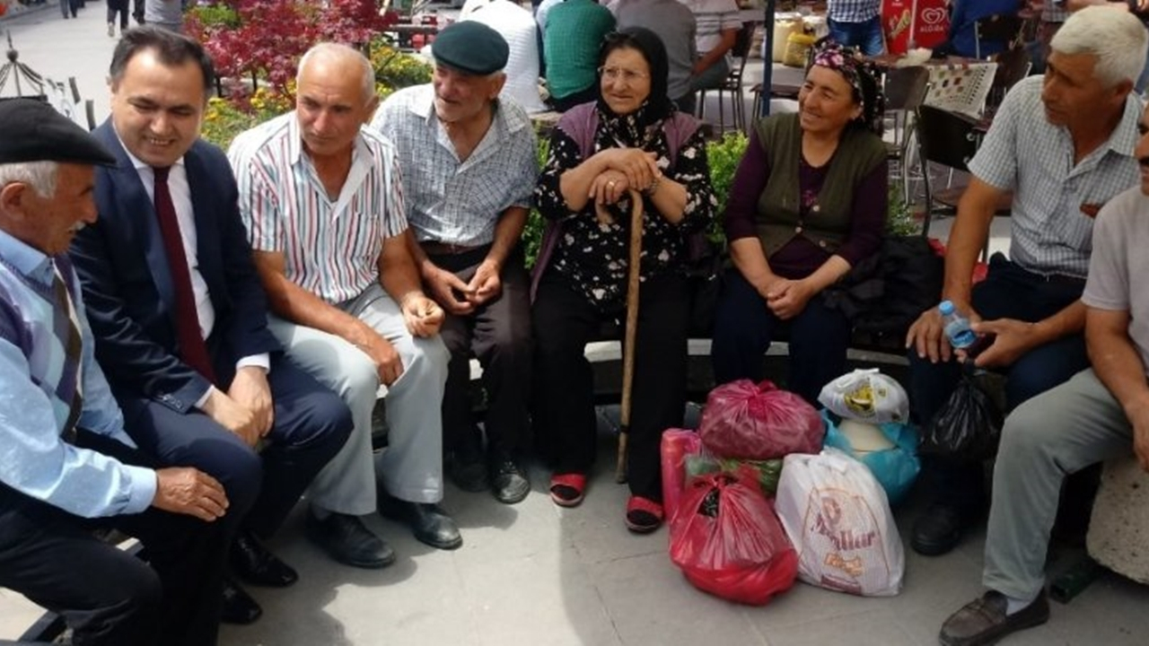 Yozgat'ta Vali Kadir Çakır, çay ocağında vatandaşlarla buluştu