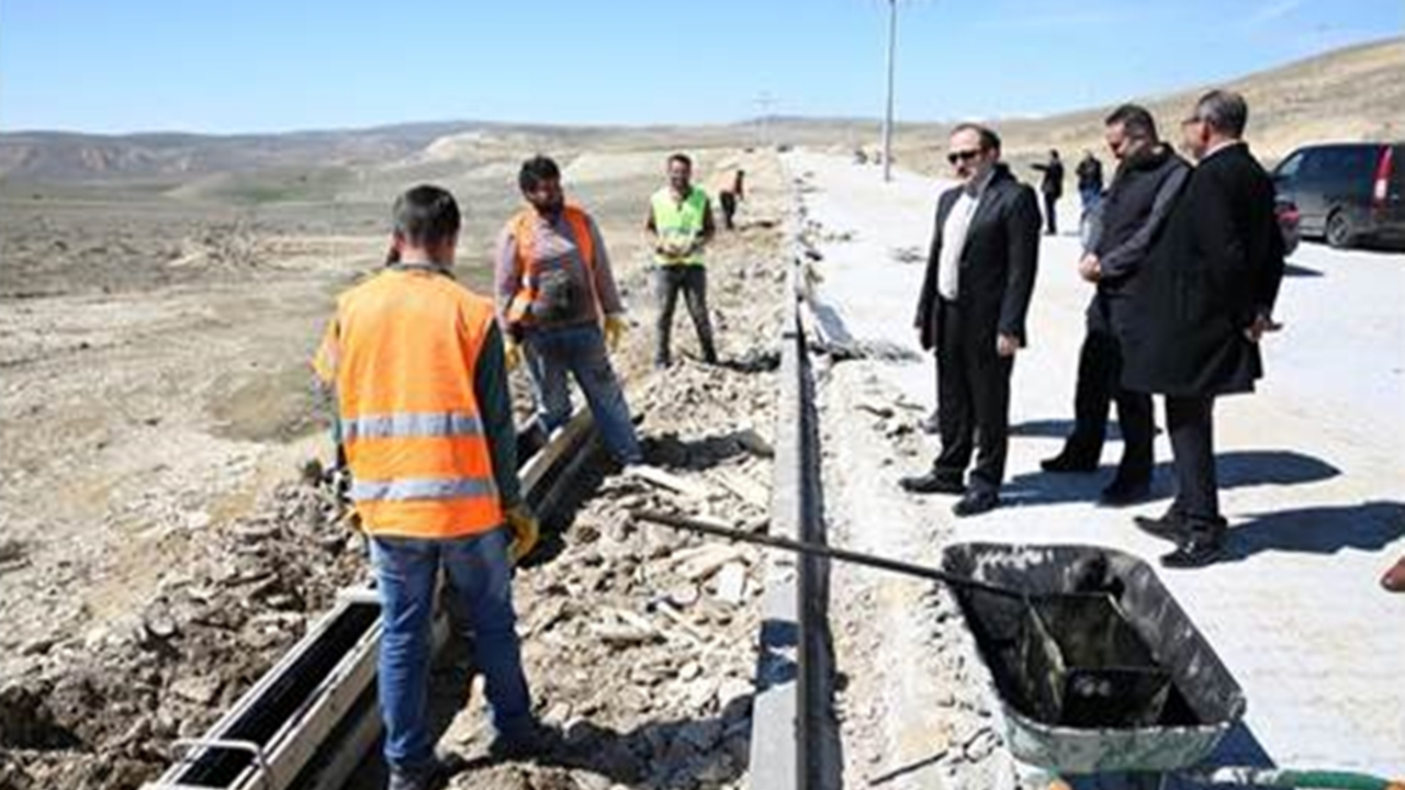 Bayburt'ta Vali Ali Hamza Pehlivan, yol yapım çalışmalarını denetledi