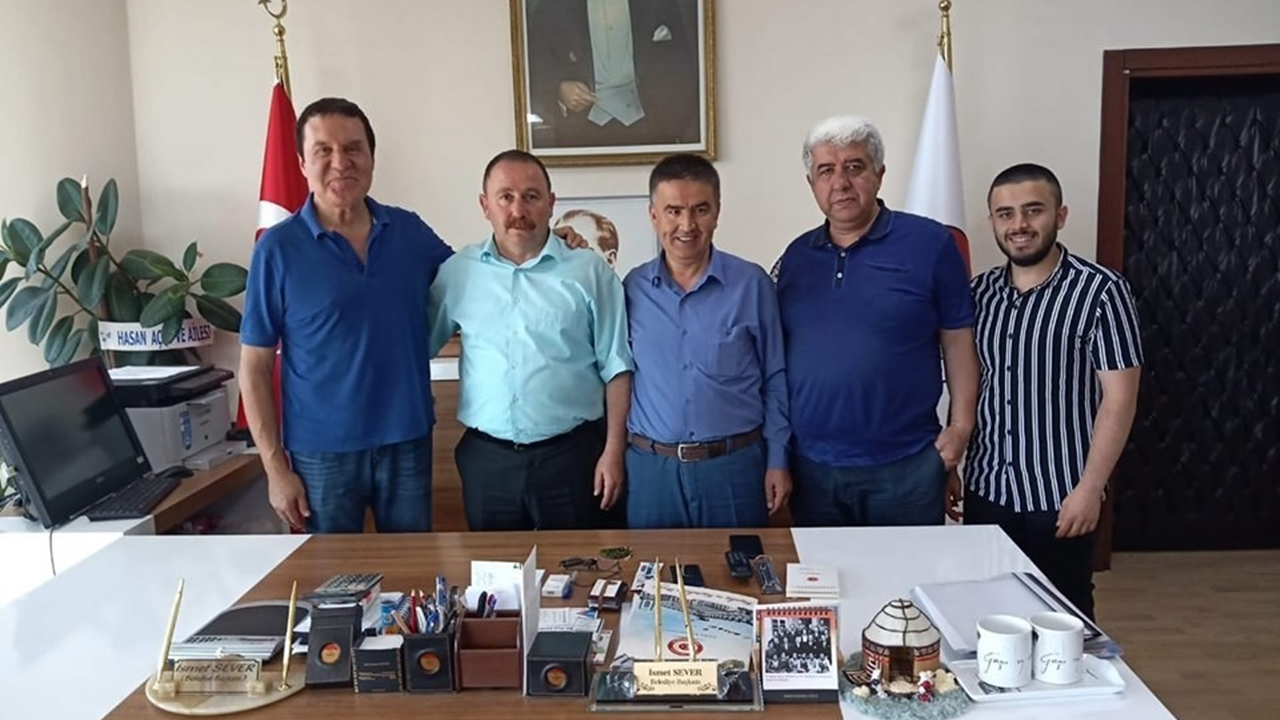 Bilecik'te Şarkıcı Körler’den Başkan İsmet Sever’e ziyaret