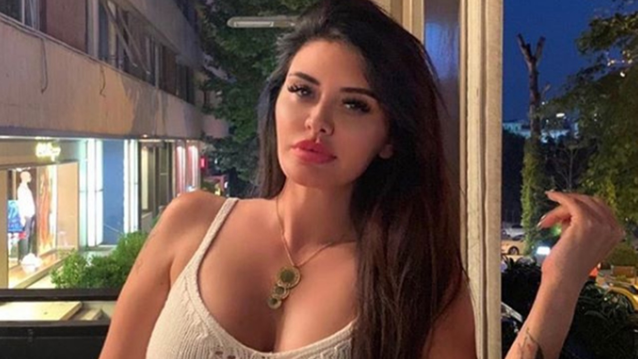Ebru Polat'tan dekolteli şişe kapağı açma videosu!