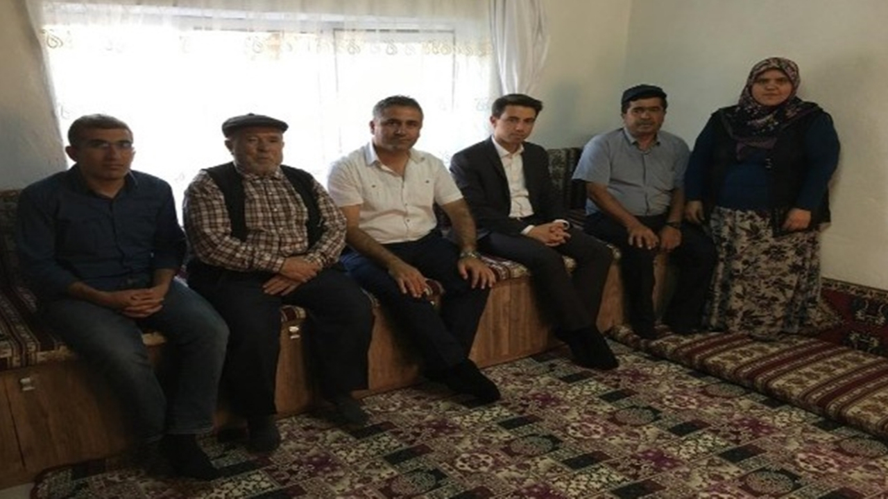 Kütahya'da Kaymakam Şeref Gülyer’den şehit ailelerine ziyaret
