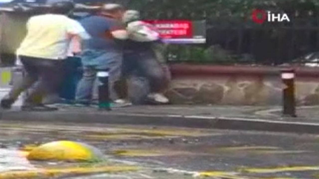 Turist kadını darp etti