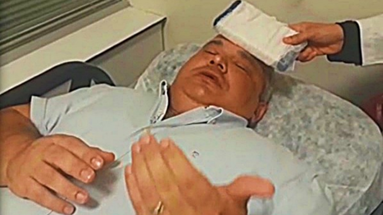 Rapor vermeyen doktora saldırdı