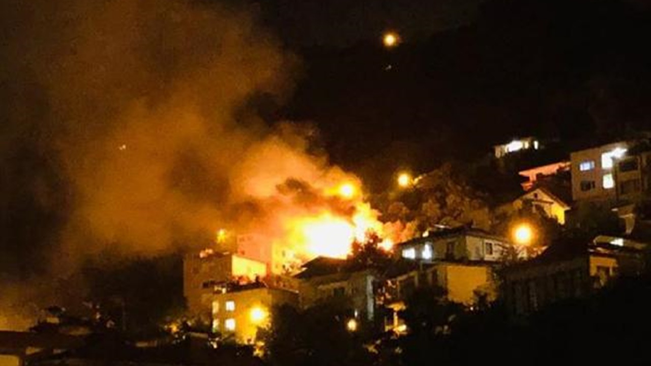 Ordu'da yıldırım düştü, ev alev alev yandı!
