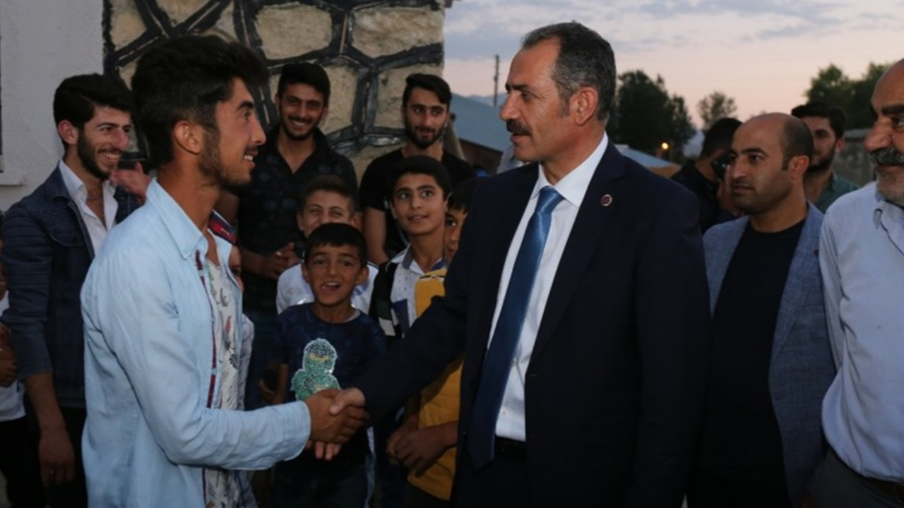 Van'da Başkan Hayrullah Tanış, gençlerle buluşmayı sürdürüyor