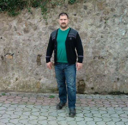 Babasını gözünden bıçaklayarak öldürdü!