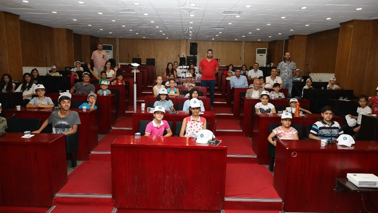 Diyarbakır'da çocuklardan Başkan Selçuk Mızraklı’ya ziyaret