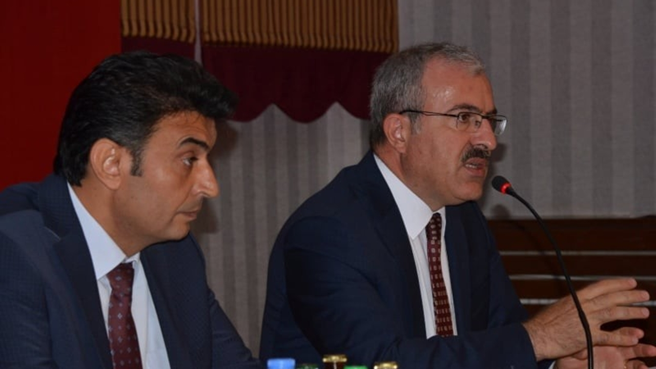 Kütahya Emet’te Vali Ömer Toraman, muhtarlarla buluştu