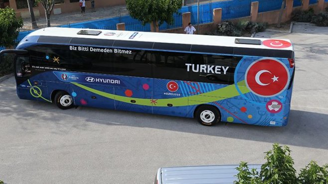 Arda Turan geldi, otobüsün düzeni değişti!