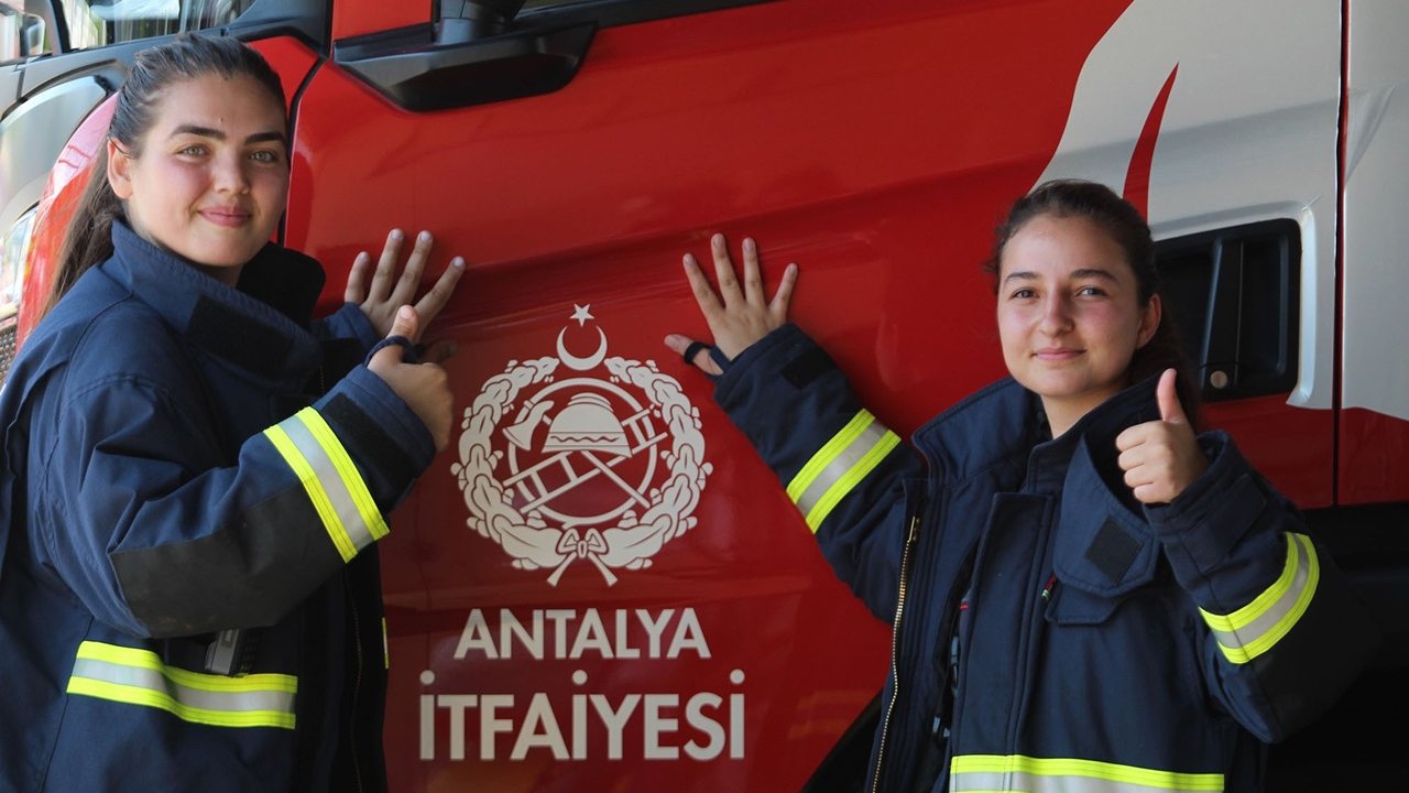 Kadın itfaiyeciler hayallerinin mesleğini yapıyor!