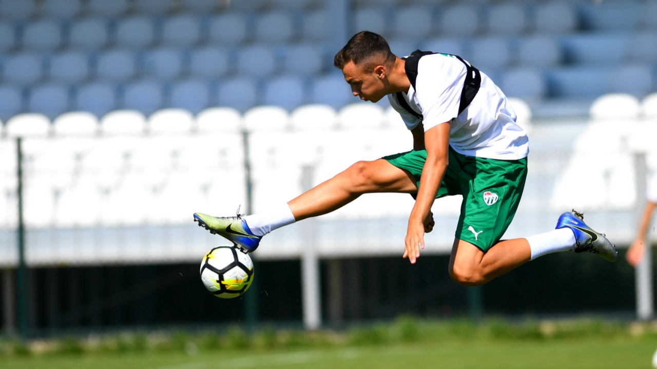 Atanasov için Eljif Elmas modeli!
