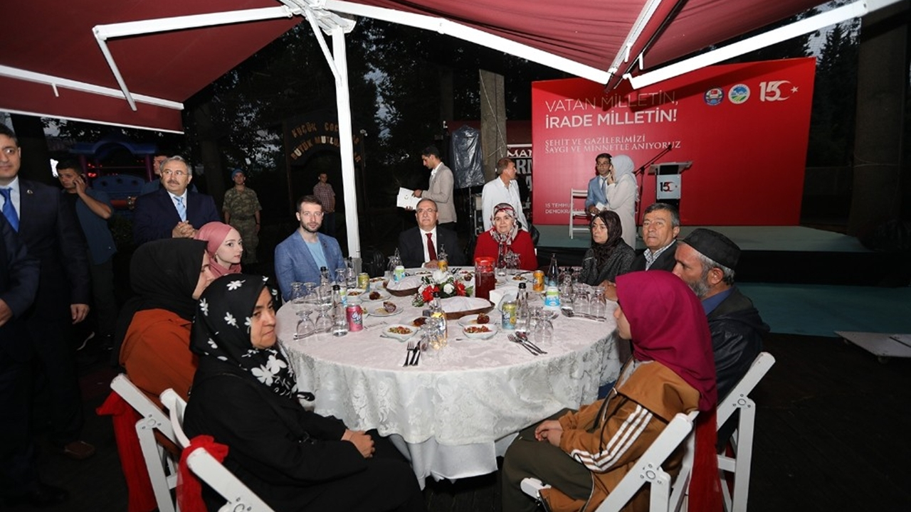 Sakarya'da Başkan Ekrem Yüce: “Vatanına ve bayrağına sevdalı bir milletiz”