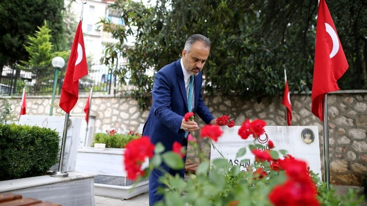Bursa'da Başkan Alinur Aktaş’ın kaleminden ‘ölümsüz kahramanlar’