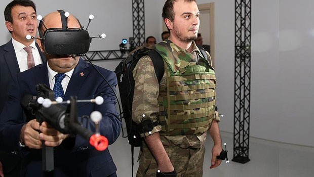 Bakan Fikri Işık lazerli atış yaptı, dünyaya meydan okudu