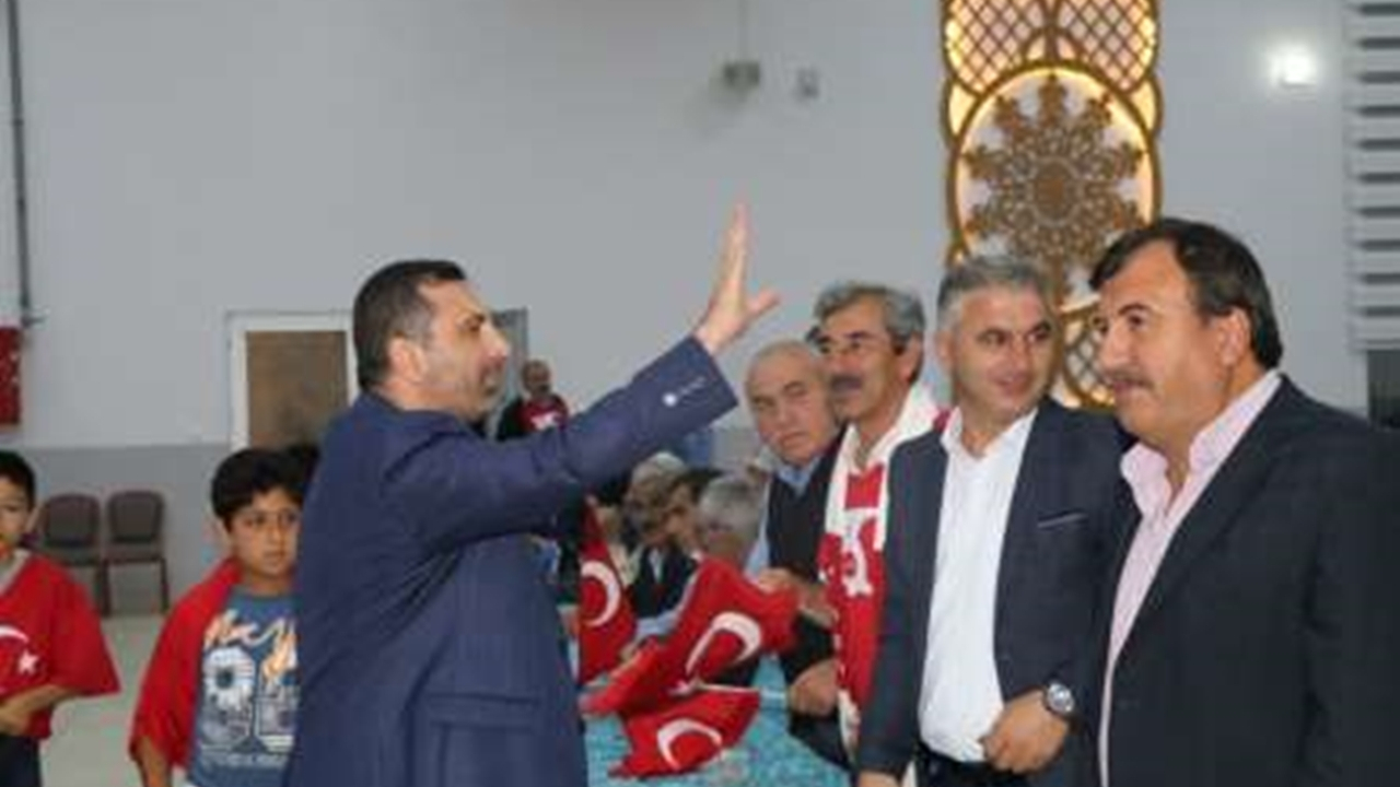 Samsun'da İbrahim Sarıcaoğlu: “Bu millet bayrağına uzanan eli kırar”